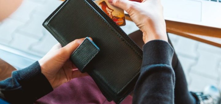 Koľko míňa Česi pomocou kreditných kariet?